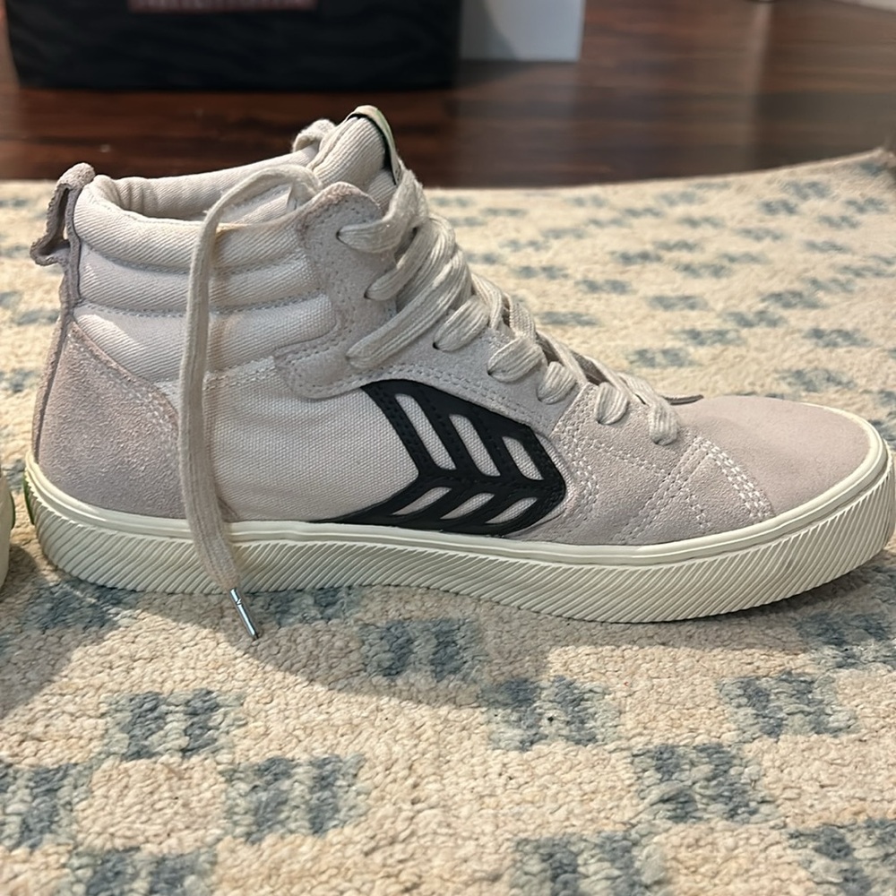 Cariuma High Tops - Picture 4 of 8